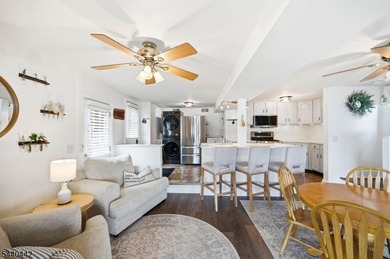 Waterfront, newly renovated retreat on Lake Hopatcong! Tucked - photo 4