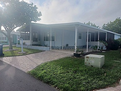 This lovely 1985 (26x52, 1,352 sq. ft.) Coro manufactured home - photo 1