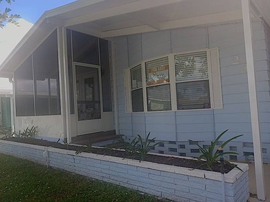 This lovely 1985 (26x52, 1,352 sq. ft.) Coro manufactured home - photo 4