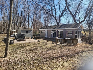 2007 DPH Park Model; bedroom with built-ins; large bathroom with - photo 12