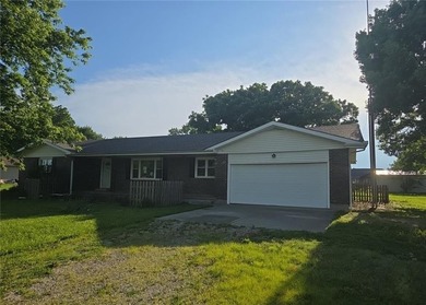 Opportunity awaits! Located on the edge of Garnett and directly - photo 15