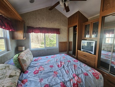 2007 DPH Park Model; bedroom with built-ins; large bathroom with - photo 15