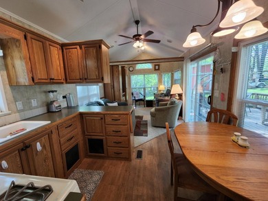 2007 DPH Park Model; bedroom with built-ins; large bathroom with - photo 17