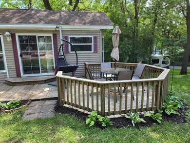 2007 DPH Park Model; bedroom with built-ins; large bathroom with - photo 28