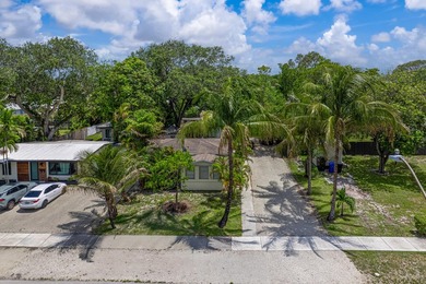 2 separate units. 2bed 1 bath front house, 1 bed 1 bath plus den - photo 2