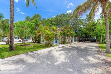 2 separate units. 2bed 1 bath front house, 1 bed 1 bath plus den - photo 4