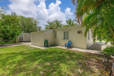 2 separate units. 2bed 1 bath front house, 1 bed 1 bath plus den - photo 10