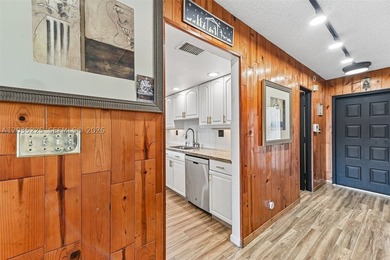 Beautiful lakefront townhouse! Featuring a brand-new 2026 roof - photo 4