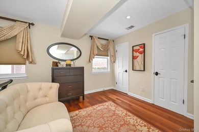 Contemporary garden condo on a quiet cul-de-sac with parking - photo 11