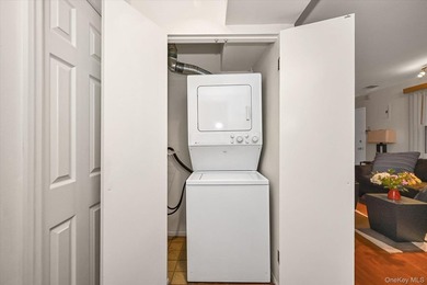 Contemporary garden condo on a quiet cul-de-sac with parking - photo 14