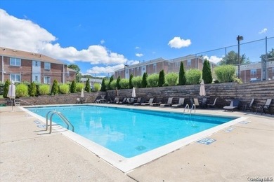 Contemporary garden condo on a quiet cul-de-sac with parking - photo 19