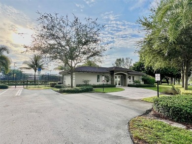 All ages, laminated floors, new appliances, pleasant pool view - photo 21