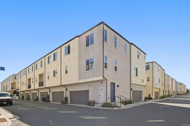 Welcome to this beautifully upgraded 2-bedroom, 2.5-bath - photo 31