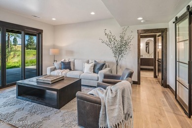 BRAND NEW LUXURY TERRACE AT PRESTIGIOUS BLACK ROCK. Situated off - photo 34
