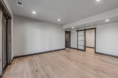 BRAND NEW LUXURY TERRACE AT PRESTIGIOUS BLACK ROCK. Situated off - photo 35