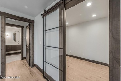 BRAND NEW LUXURY TERRACE AT PRESTIGIOUS BLACK ROCK. Situated off - photo 36