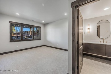 BRAND NEW LUXURY TERRACE AT PRESTIGIOUS BLACK ROCK. Situated off - photo 37