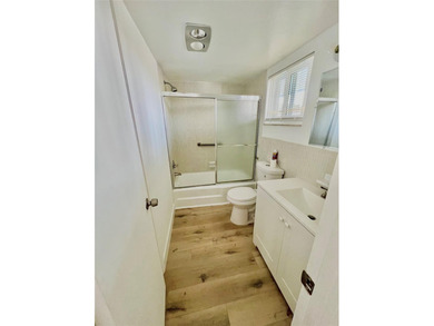All ages, laminated floors, new appliances, pleasant pool view - photo 41