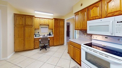 Recently updated with a brand new roof, fresh paint, perfectly - photo 8
