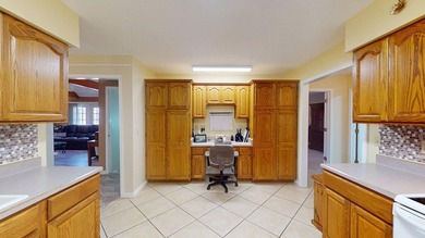 Recently updated with a brand new roof, fresh paint, perfectly - photo 9