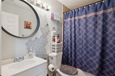 I present to you 90 North Goldwyn ave. This shotgun style - photo 17
