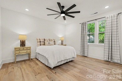 MOTIVATED SELLER! and WATERFRONT-DOCKABLE LOT! This 5 bedroom - photo 25
