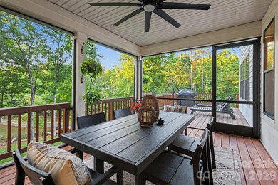 MOTIVATED SELLER! and WATERFRONT-DOCKABLE LOT! This 5 bedroom - photo 33