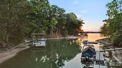 MOTIVATED SELLER! and WATERFRONT-DOCKABLE LOT! This 5 bedroom - photo 36