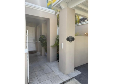 Lake Townhome/Townhouse For Sale in Miami, Florida