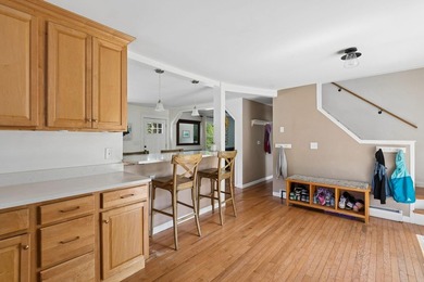 Well-maintained Falmouth Colonial featuring four bedrooms, two - photo 12
