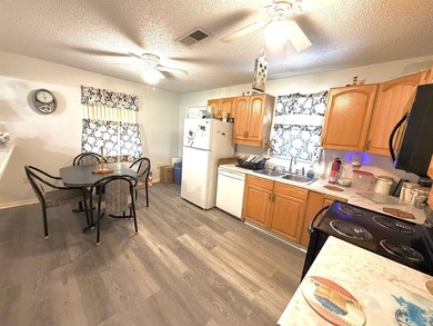 Enjoy the perfect blend of space, privacy, and convenience with - photo 12