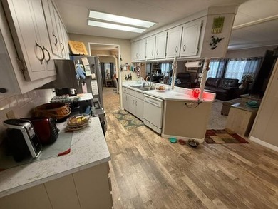 Welcome to Oak Crest Mobile Home Park in the heart of Largo - photo 12
