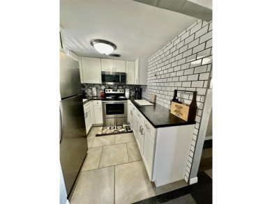 BACK ON THE MARKET! THIS PROPERTY DOES NOT QUALIFY FOR FINANCING - photo 4