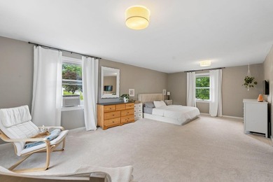 Well-maintained Falmouth Colonial featuring four bedrooms, two - photo 16