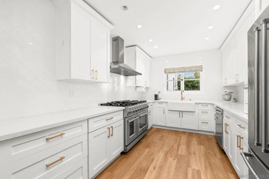 This breathtaking Loma Portal residence seamlessly blends - photo 22