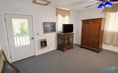 Enjoy the perfect blend of space, privacy, and convenience with - photo 24