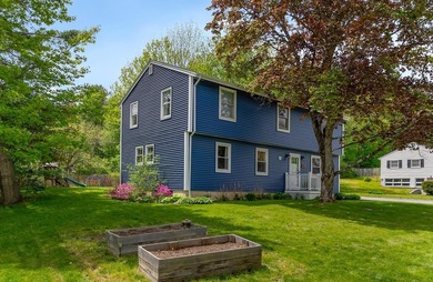 Well-maintained Falmouth Colonial featuring four bedrooms, two - photo 29