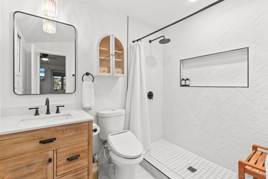 This breathtaking Loma Portal residence seamlessly blends - photo 54