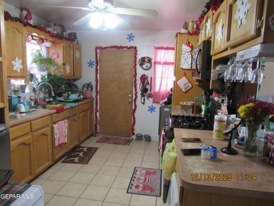 Nice 3 Bed 1 /12 Bath home Located in the lower valley. Corner
