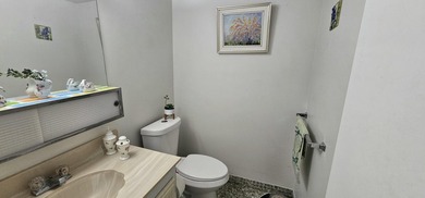 Beautiful BAHAMAS STYLE, 1BD/1.5BA ground-floor condo in a - photo 11
