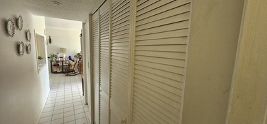 Beautiful BAHAMAS STYLE, 1BD/1.5BA ground-floor condo in a - photo 12