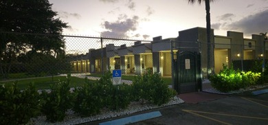 Beautiful BAHAMAS STYLE, 1BD/1.5BA ground-floor condo in a - photo 16