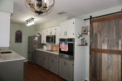 Cozy starter home at just under 1450sq ft, but sits in a great - photo 17