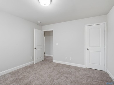 This home offers unbeatable convenience, just minutes from - photo 18