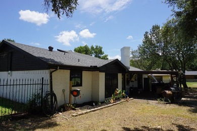 Cozy starter home at just under 1450sq ft, but sits in a great - photo 19