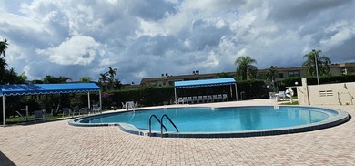 Beautiful BAHAMAS STYLE, 1BD/1.5BA ground-floor condo in a - photo 19