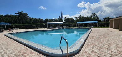 Beautiful BAHAMAS STYLE, 1BD/1.5BA ground-floor condo in a - photo 20