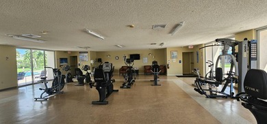 Beautiful BAHAMAS STYLE, 1BD/1.5BA ground-floor condo in a - photo 22