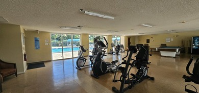 Beautiful BAHAMAS STYLE, 1BD/1.5BA ground-floor condo in a - photo 24