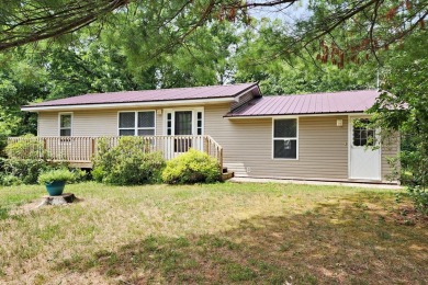 Welcome to your new home! This charming 2-bedroom, 1-bath - Lake Home For Sale in Mecosta, Michigan